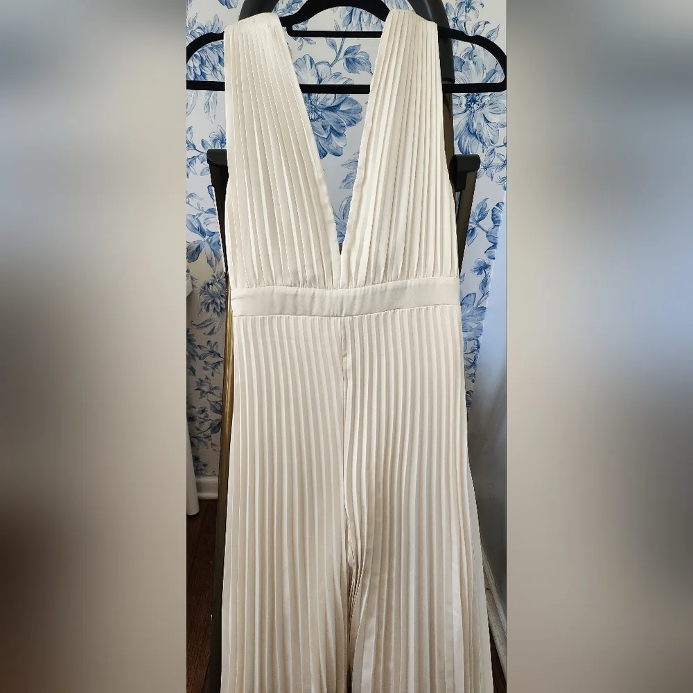 A&F "Giselle Pleated Jumpsuit," XS - Picture 4 of 6